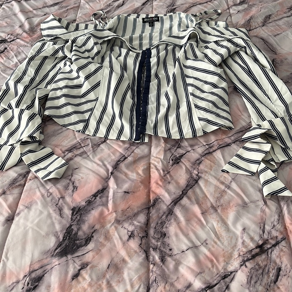 Dressy off the shoulder top never worn no tags